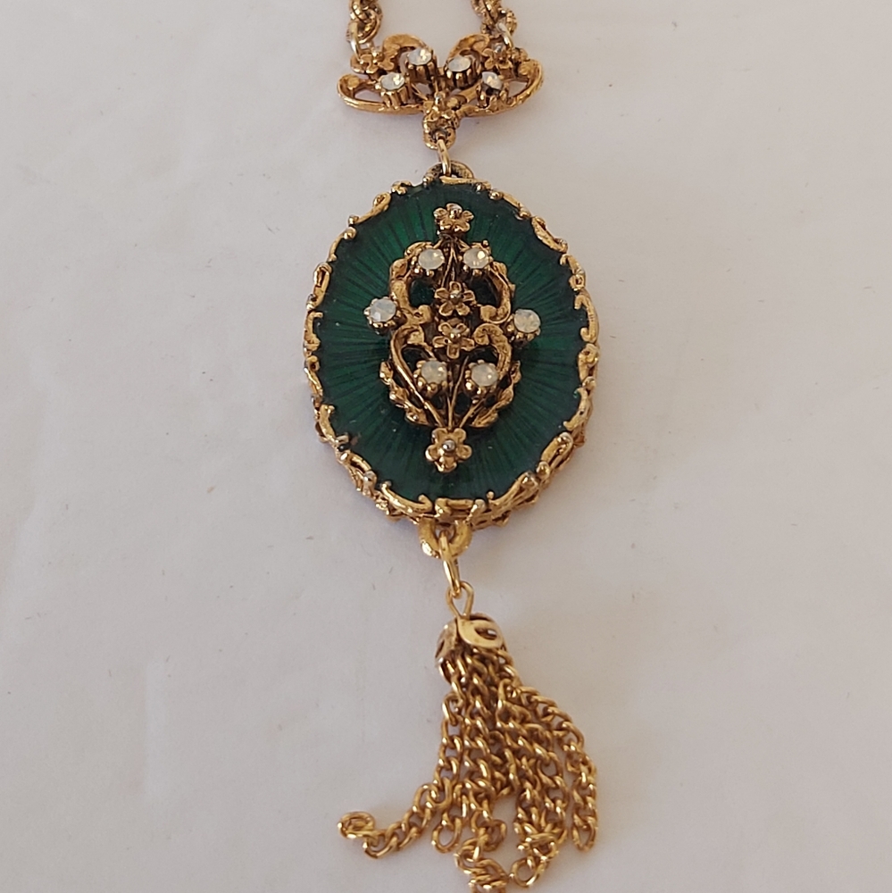 L.M.J vintage gold tone necklace emerald green
